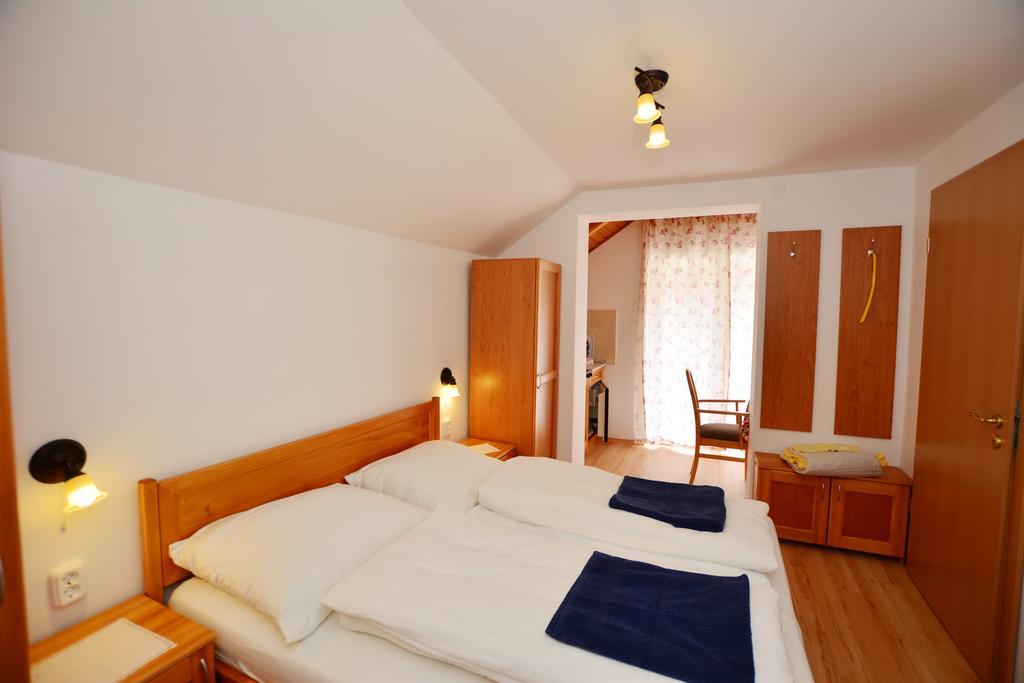 Virágoskert Apartman Hévíz Szoba fotó